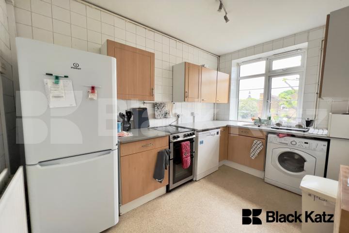 Recently refurbished & offering 730 sq.ft of living and entertaining space  Aberdour Street., Borough